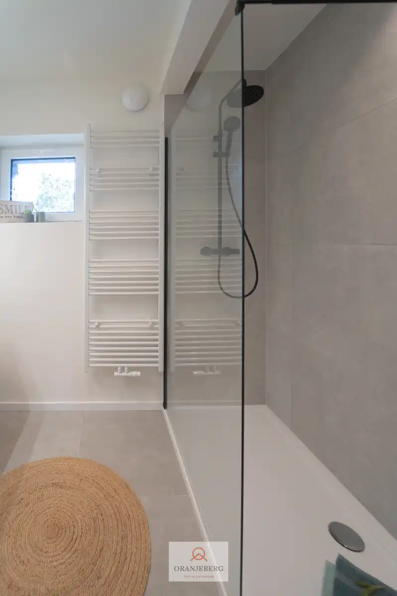 Uitmuntend gelegen gerenoveerde woning ! foto 24
