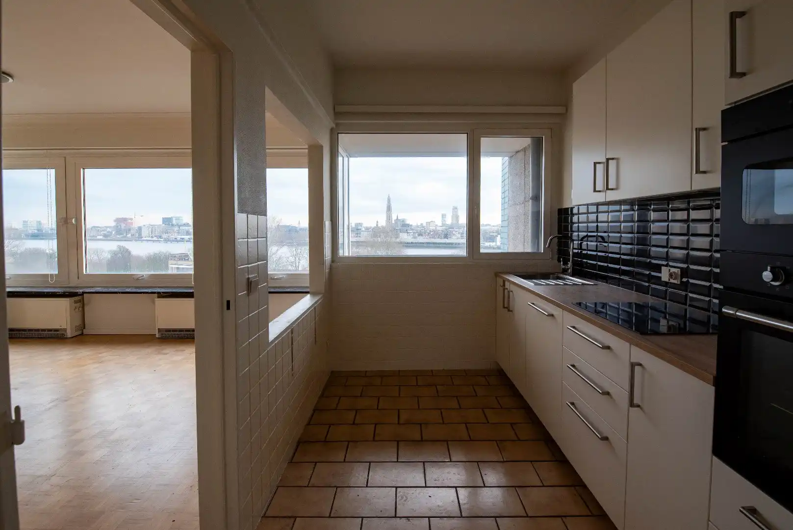 Lichtrijk 2-slaapkamerappartement met uitzicht op Antwerpen foto 6