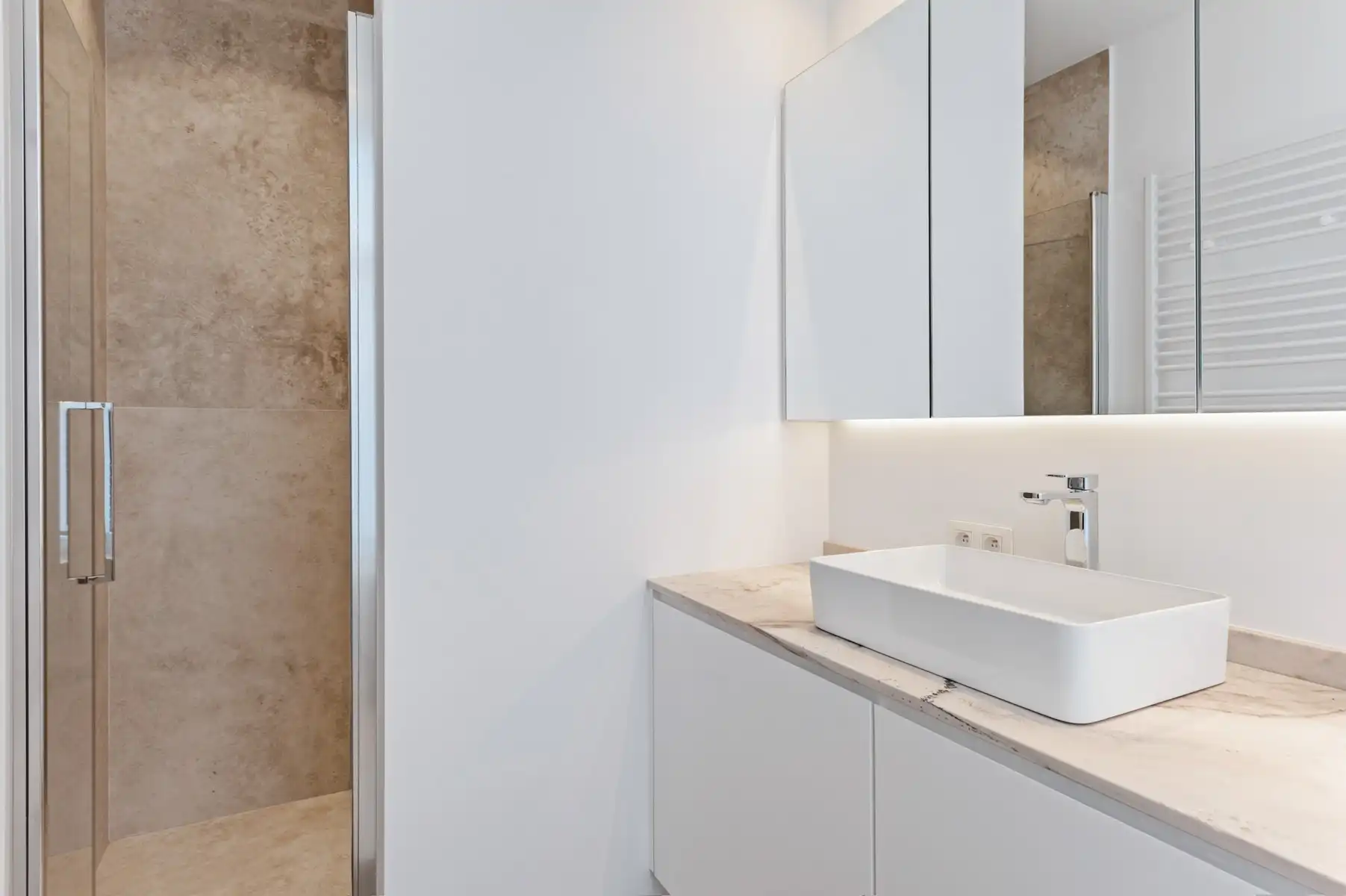 Luxueus wonen op toplocatie met garage foto 25