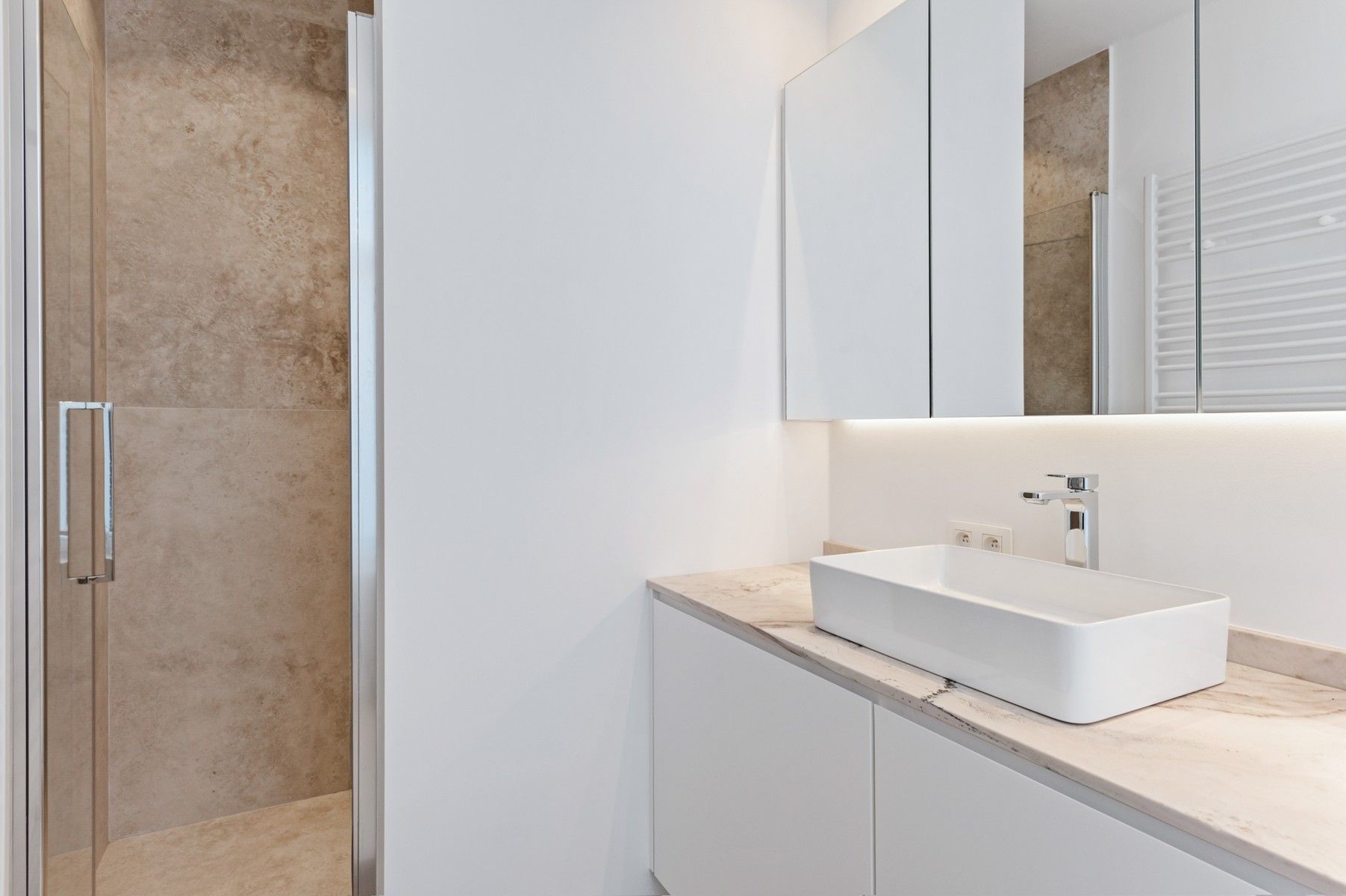 Luxueus wonen op toplocatie met garage foto 25