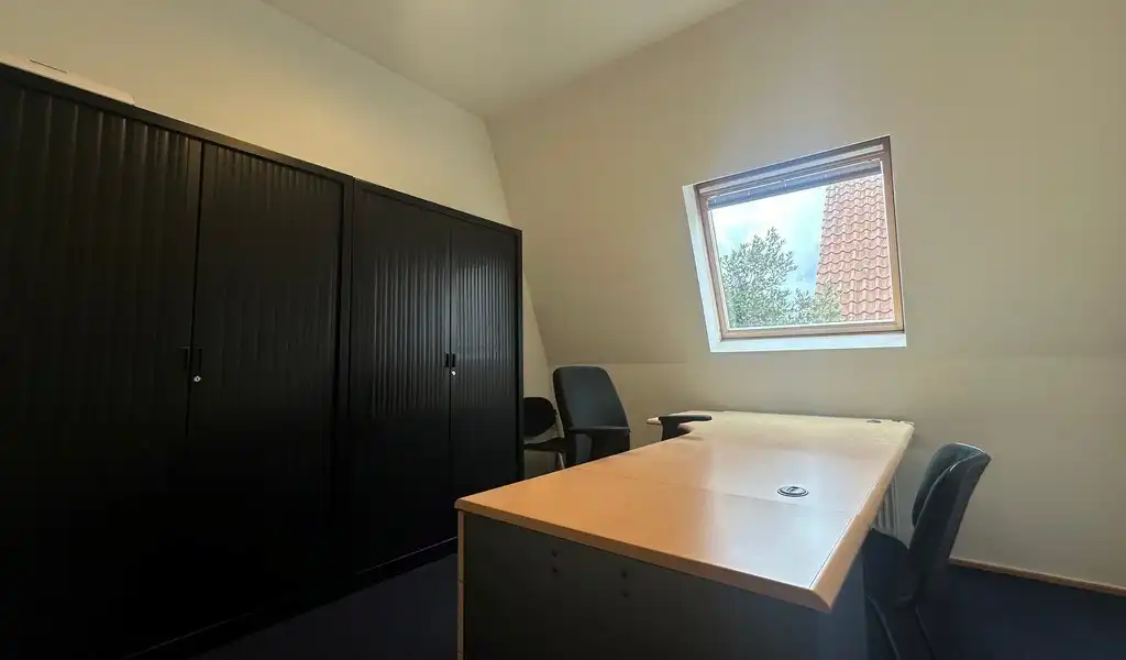 Ingedeeld kantoor te huur in standalone kantoorgebouw in Deurle foto 11