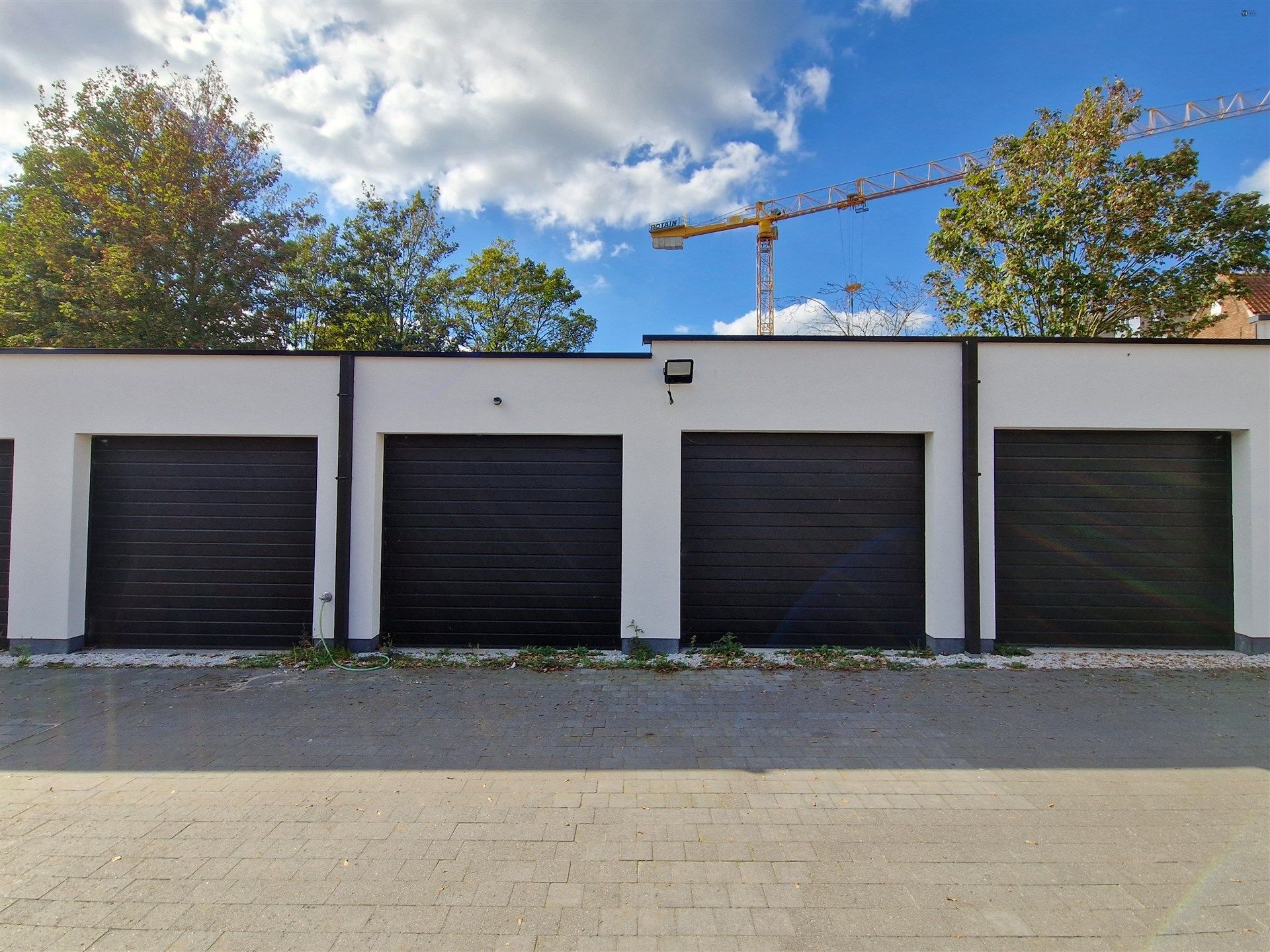 Ruime Garages en staanplaatsen  foto 2