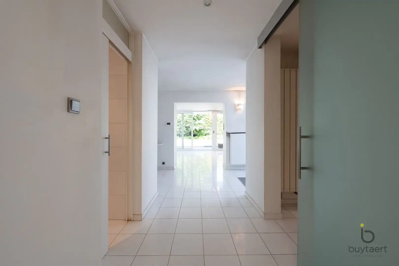 Te renoveren zonovergoten gelijkvloers 70’s woning met prachtige tuin en tal van mogelijkheden! foto 23