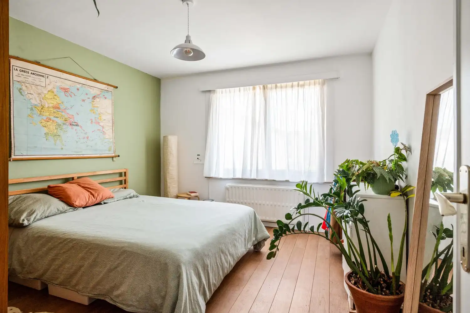 Gunstig gelegen, gerenoveerd 2 slaapkamer appartement met privatieve tuin! foto 13