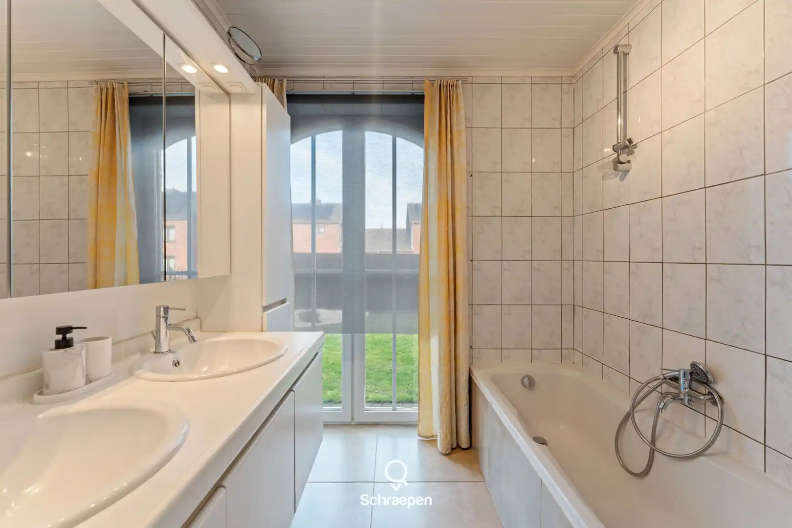 Ruime gezinswoning met 3 tot 4 slpks op wandelafstand van natuurgebied 'De Teut'! foto 12