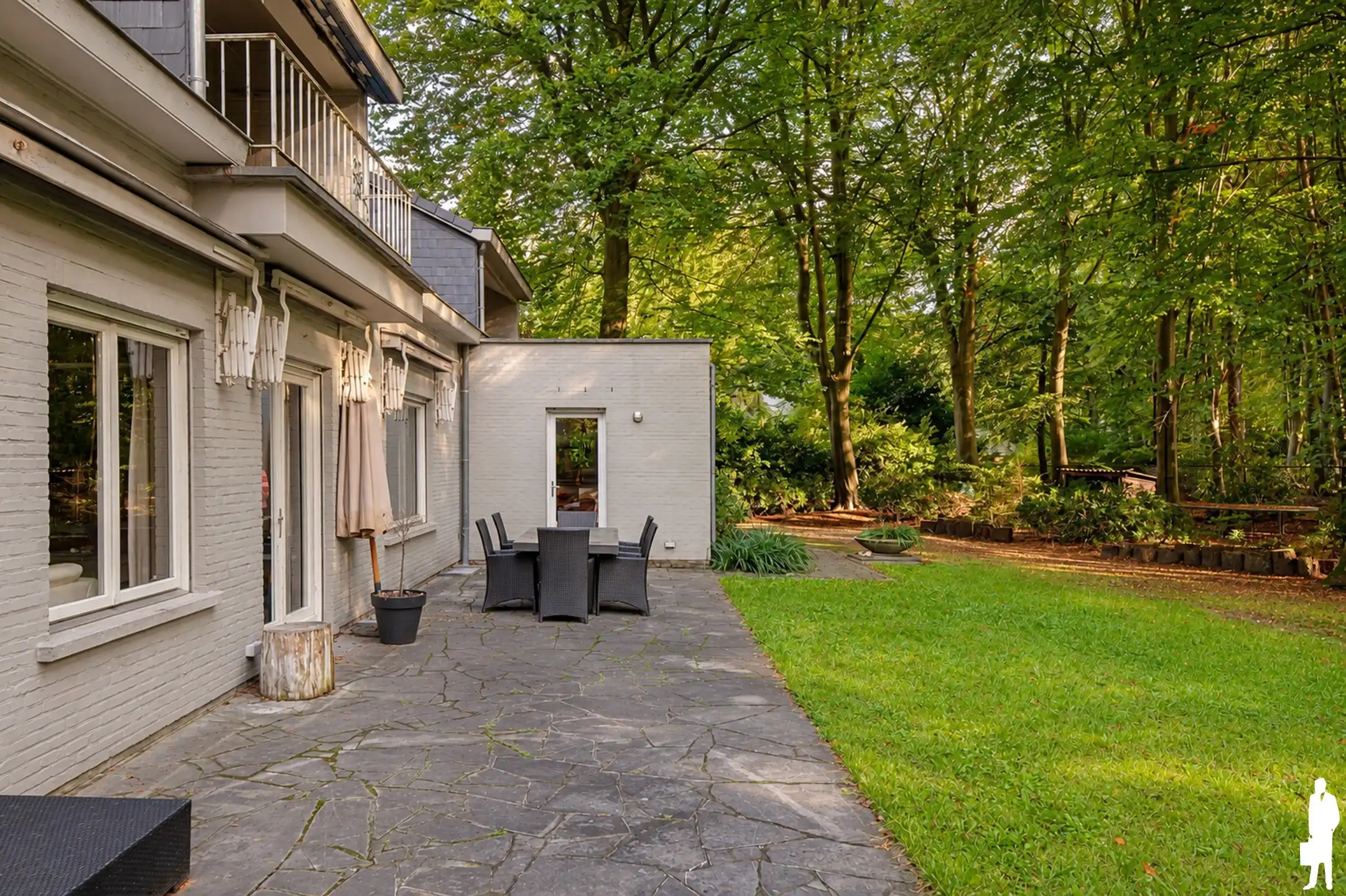 Ruime villa met 4 slaapkamers, 3 badkamers en dubbele garage in het groene Dennendael te Heide. foto 30