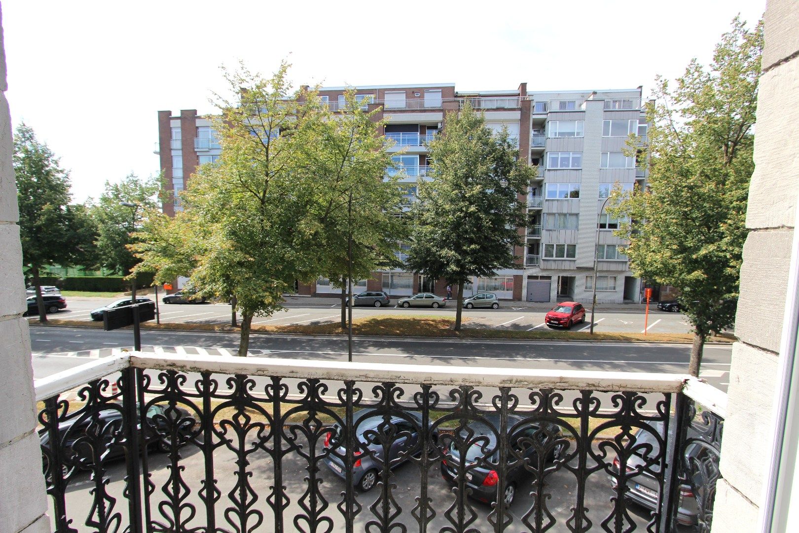 KNAP GERENOVEERDE WONING MET STADSTUIN foto 11