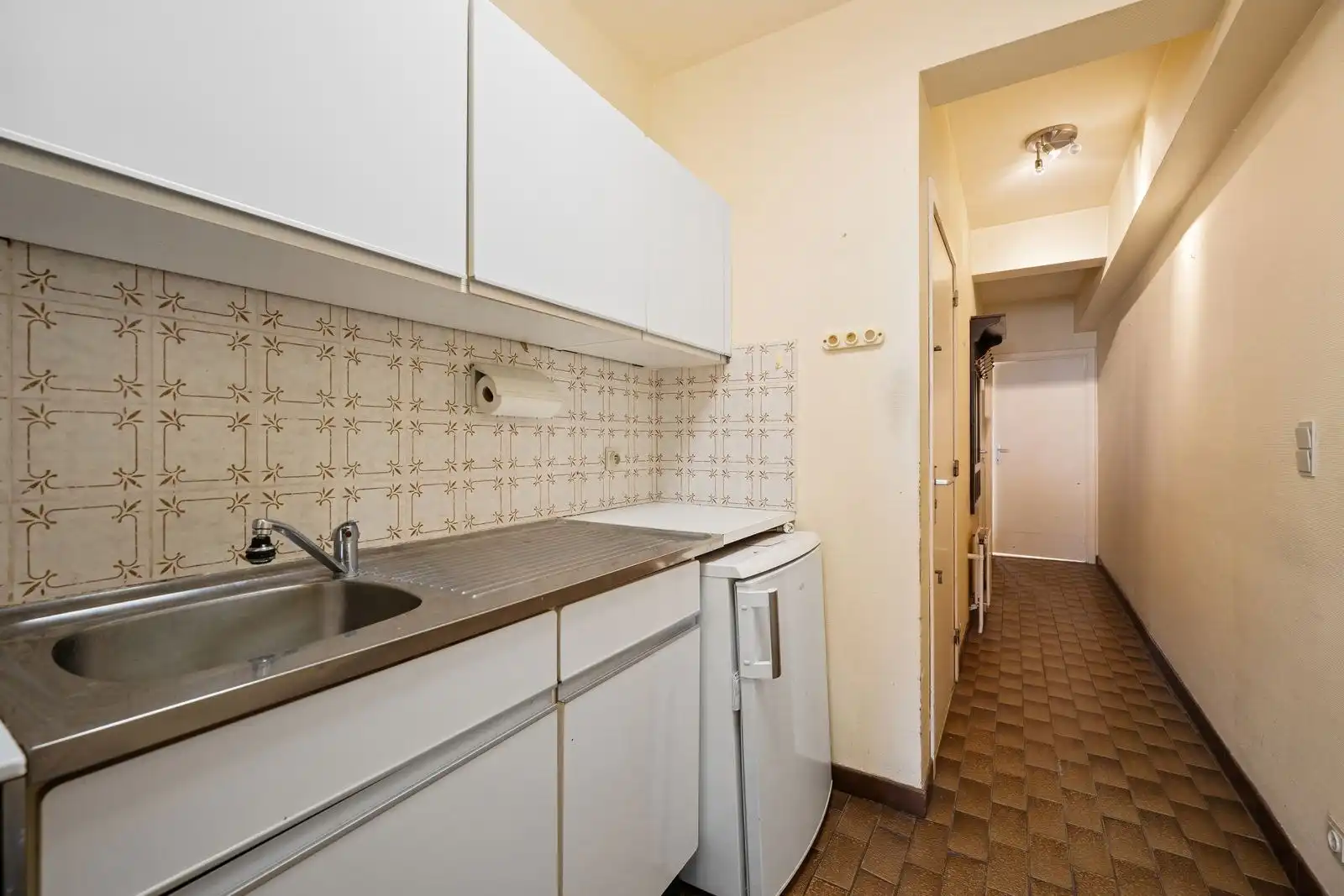 Te renoveren 1-slaapkamerappartement op de zeedijk van Zeebrugge foto 7