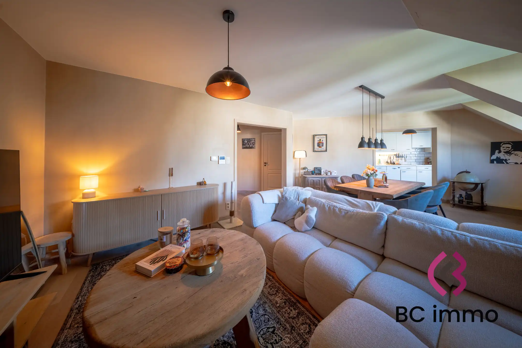 Modern en lichtrijk appartement met 2 slaapkamers foto 8