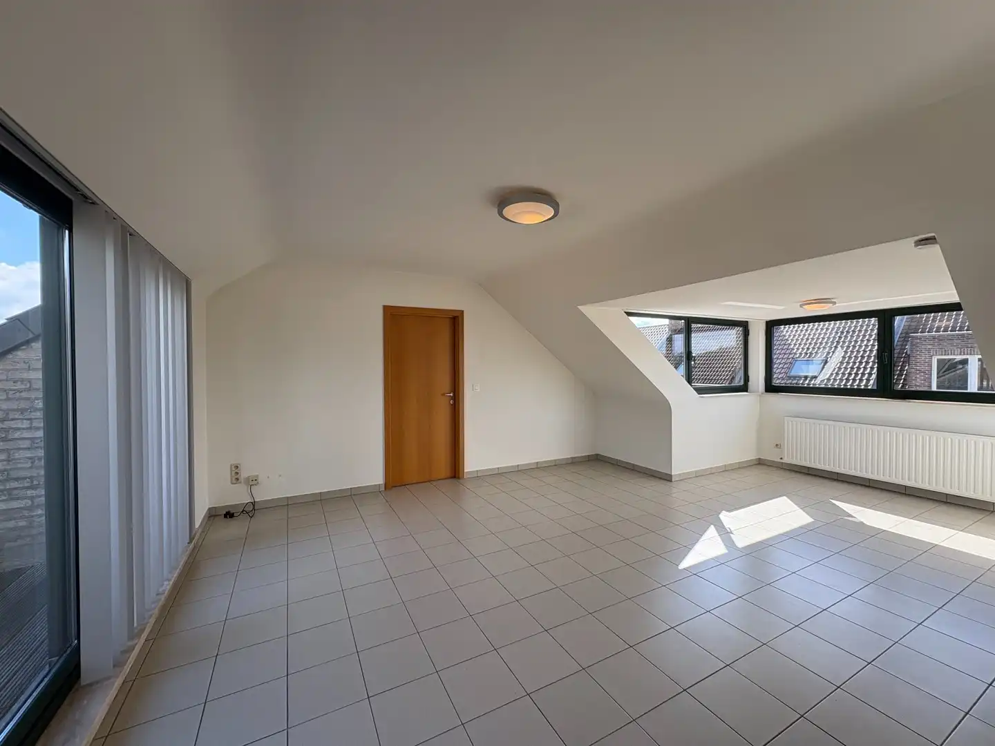 Gunstig gelegen, lichtrijk appartement foto 2