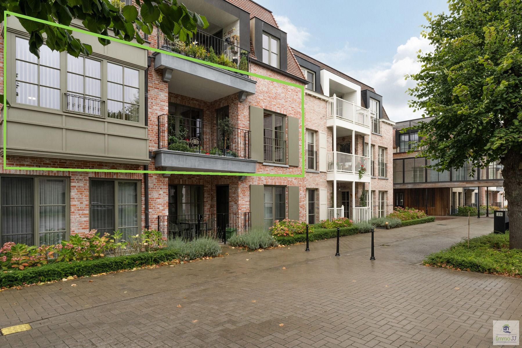Recent app. 2 slpks. en 2 autstplts. met zicht op binnentuin foto 2