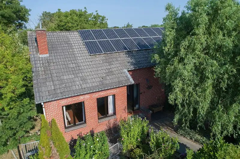 Interessant renovatieproject in groene omgeving op een knap perceel van bijna 12 are foto 2