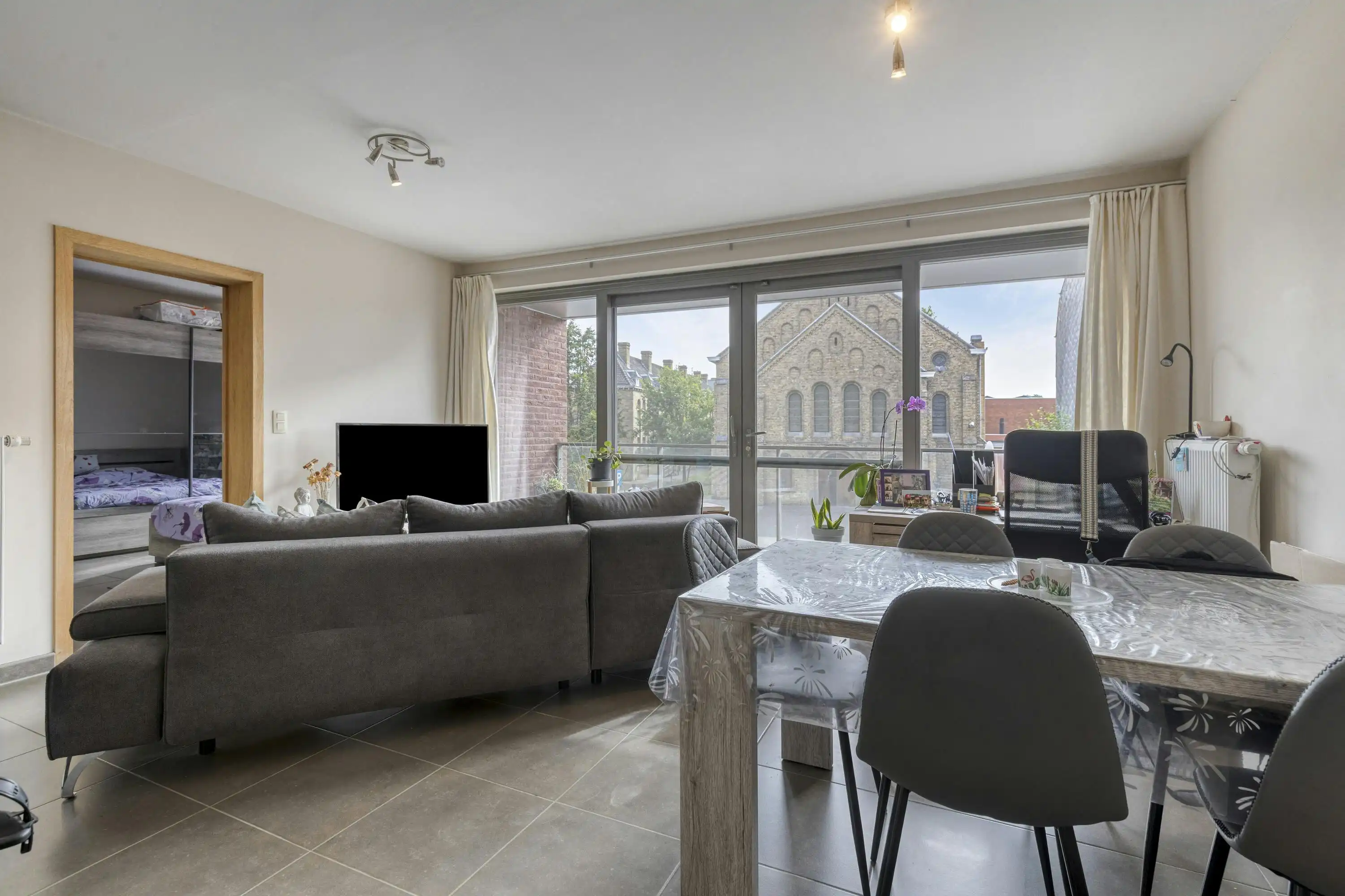 Instapklaar appartement in Ieper met terras en garage  foto 4