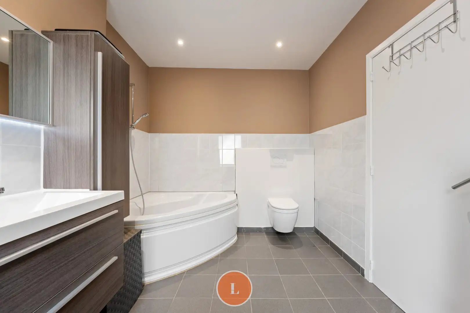 Instapklare woning met 4 kamers en gezellige koer foto 8