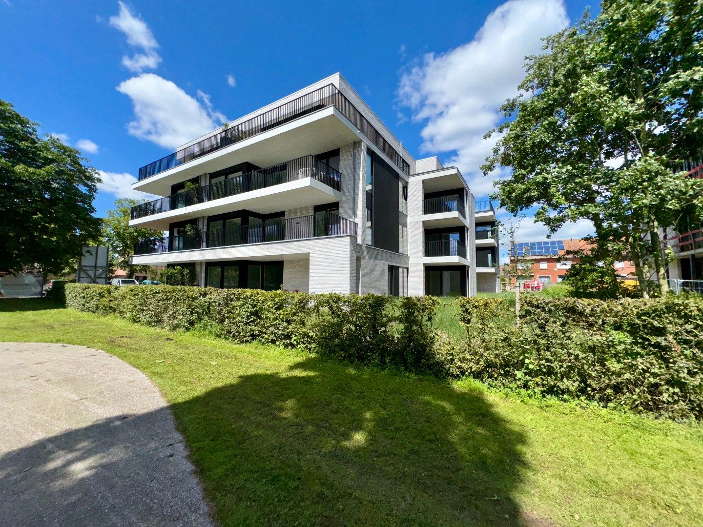 NIEUWBOUW APPARTEMENT MET 2 SLPKS EN RUIM TERRAS  foto 1