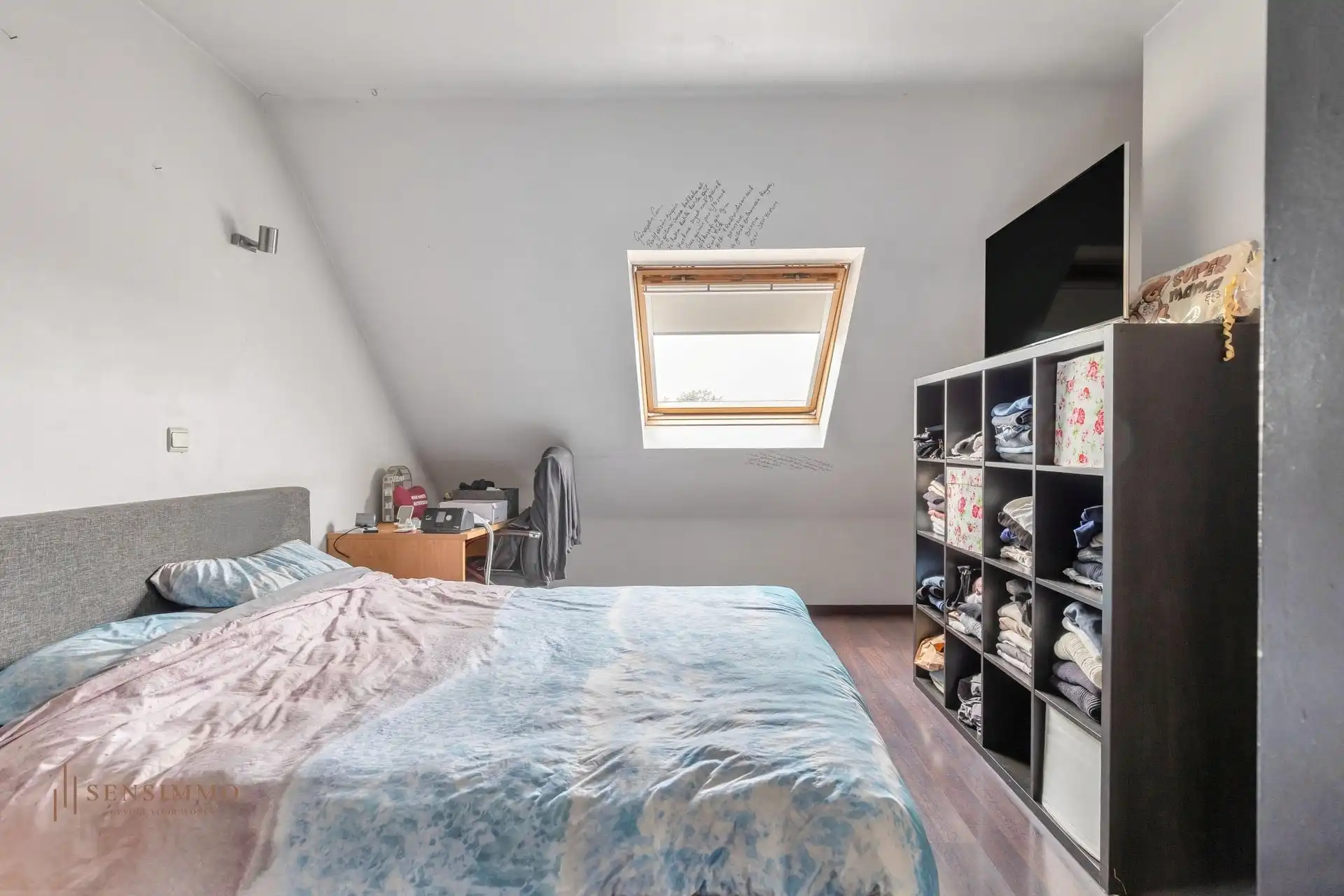 RUIM DUPLEX-APPARTEMENT VLAKBIJ CENTRUM MET 3 SLP, TERRAS, 2 AUTOSTAANPLAATSEN + 2 BERGINGEN foto 18