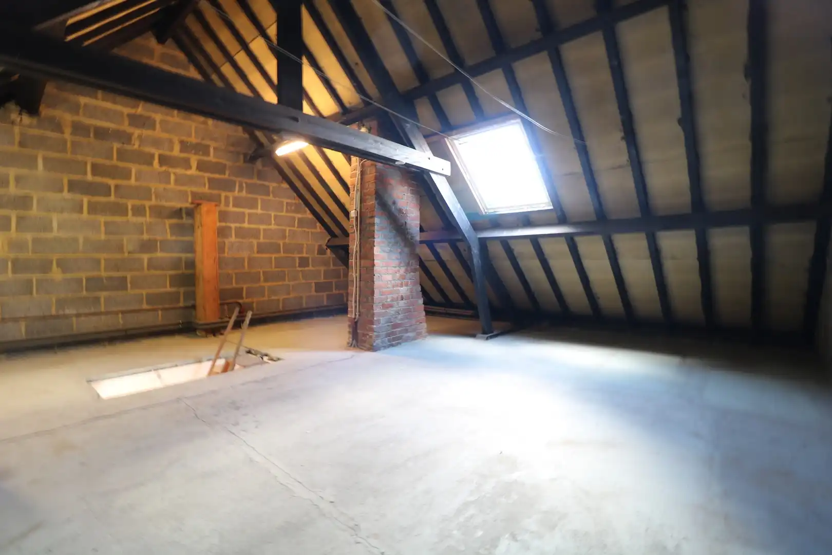 Goed onderhouden woning met tuin en garage in centrum Aalbeke. foto 21