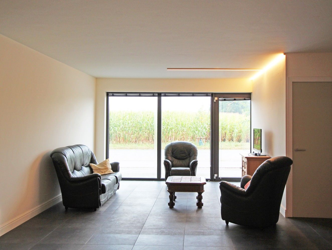 Ruim, gelijkvloers appartement met 2 slaapkamers, terras en een autostaanplaats! foto 4