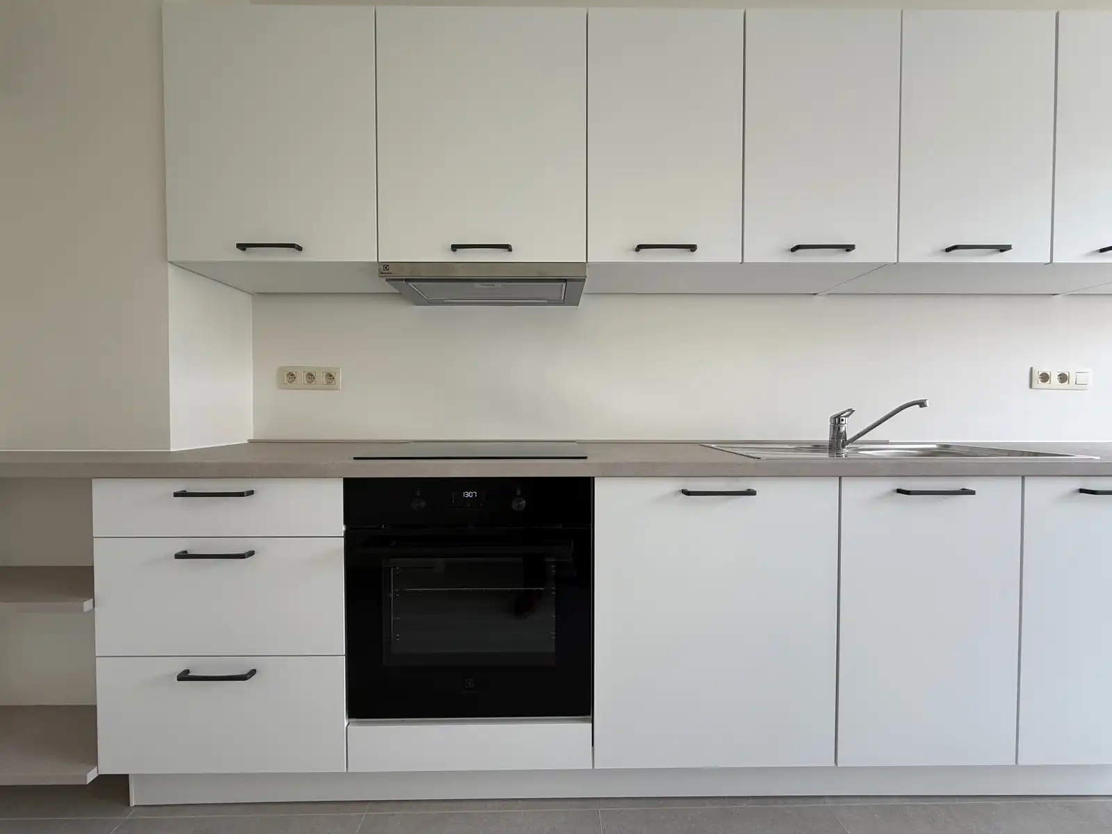 Instapklaar 2-slpk appartement met garage foto 5