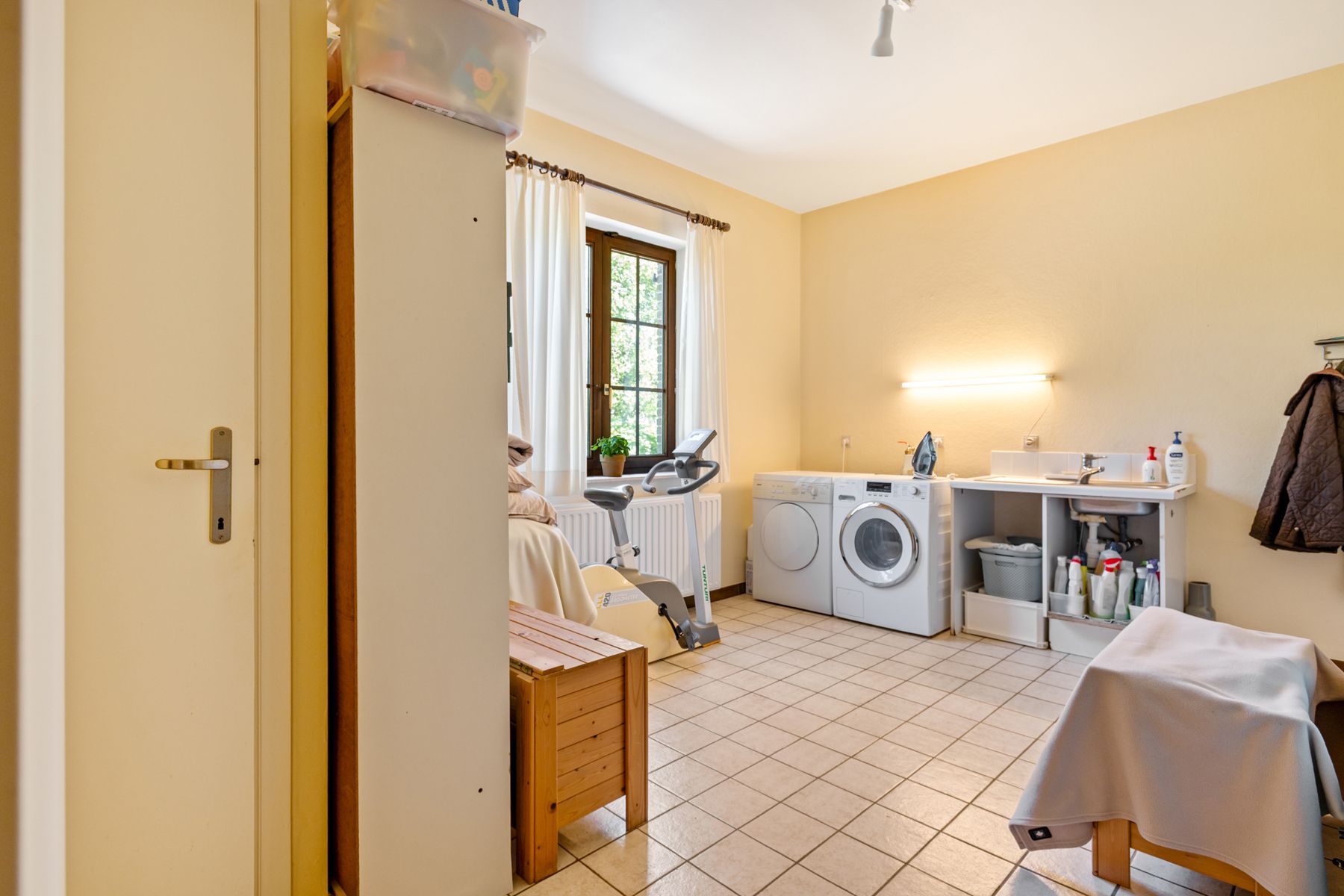 Ruime villa met praktijkruimte in rustige doodlopende straat. foto 25