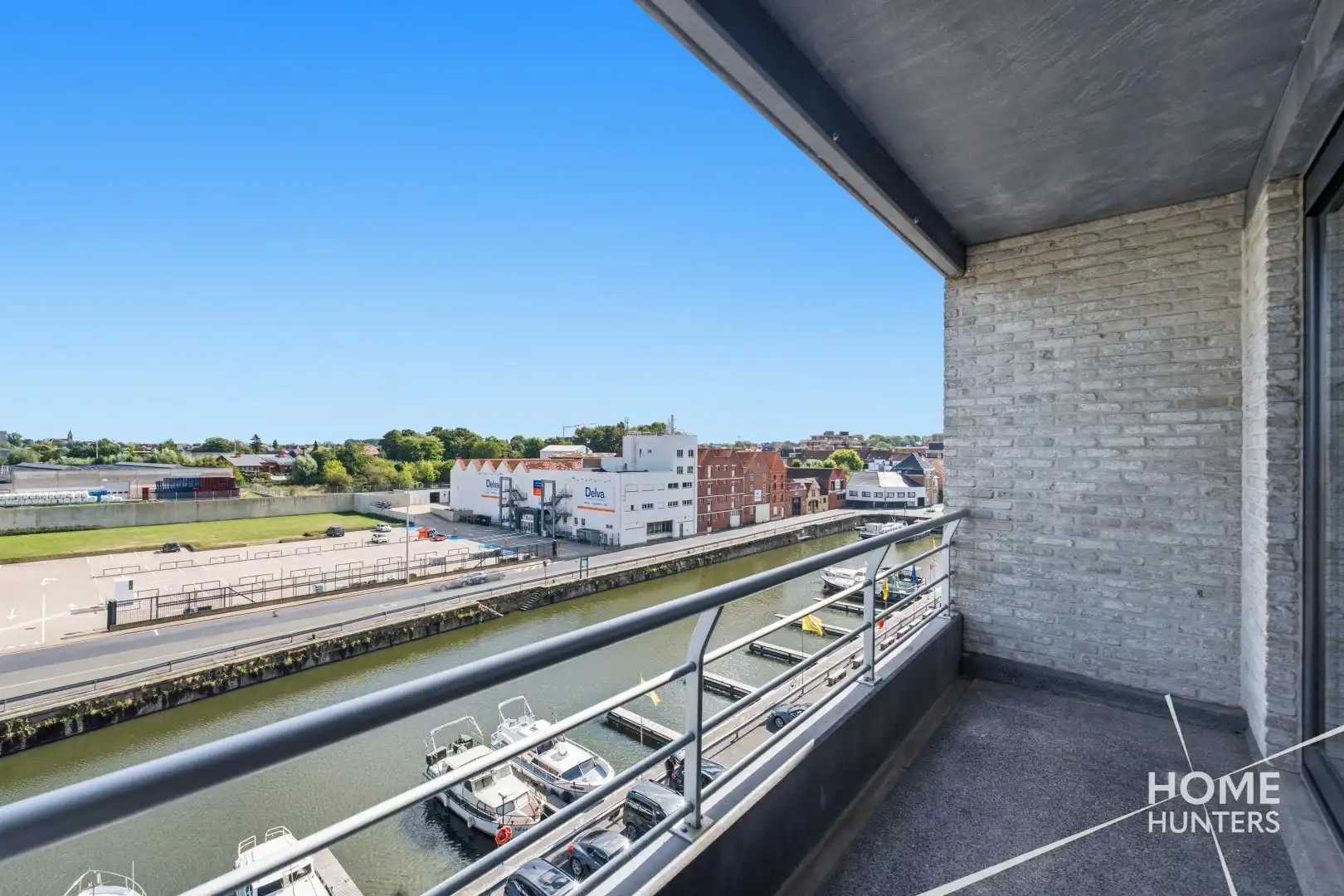 Ruim appartement met twee slaapkamers, een vernieuwde badkamer en 2 unieke terrassen.  foto 10
