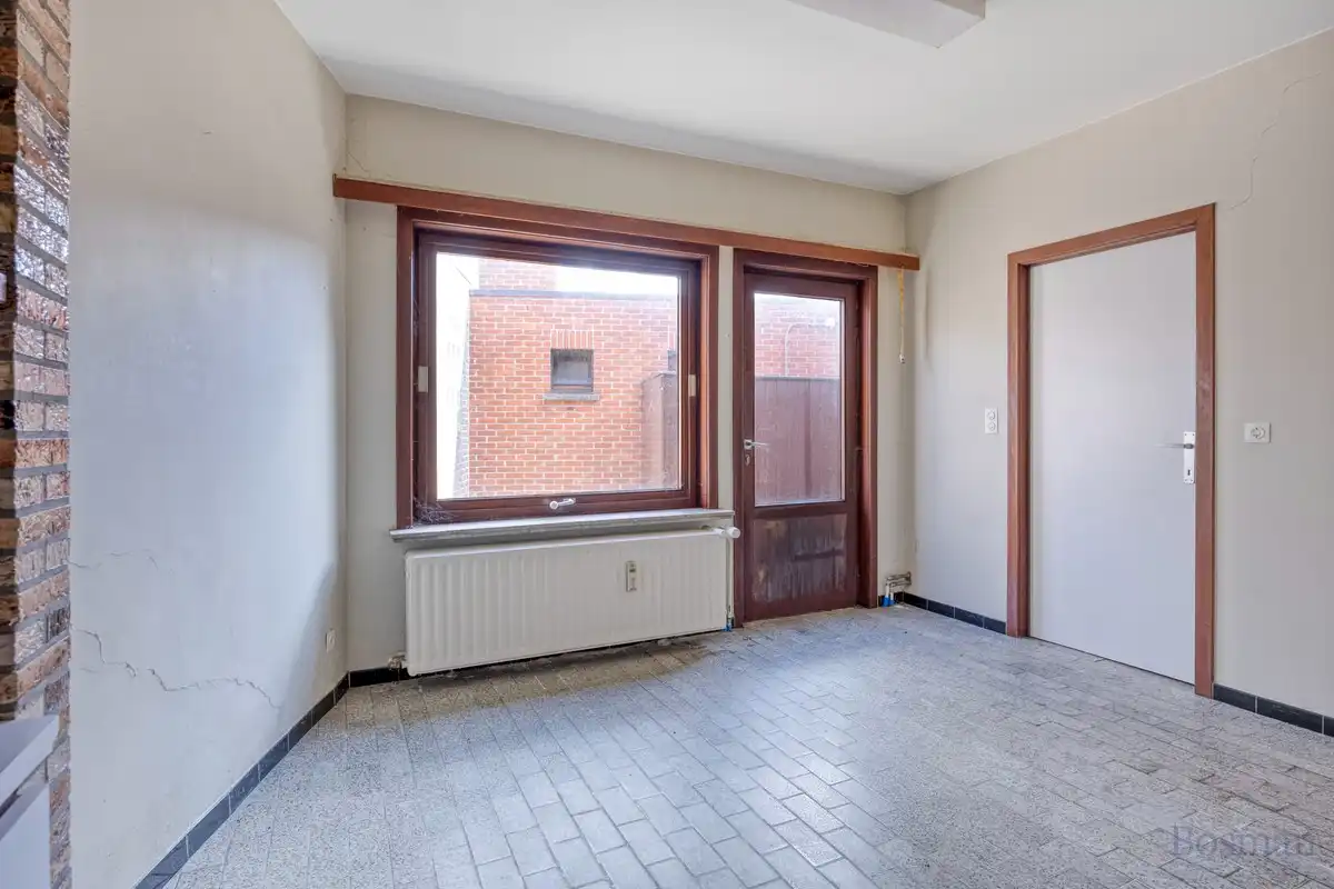 Te renoveren woning met 5 garageboxen te koop in Ham foto 8