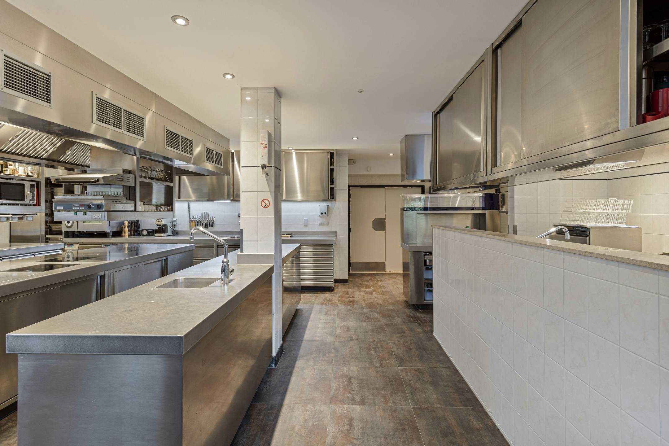 Polyvalent gebouw met woning te koop te Brecht! foto 20