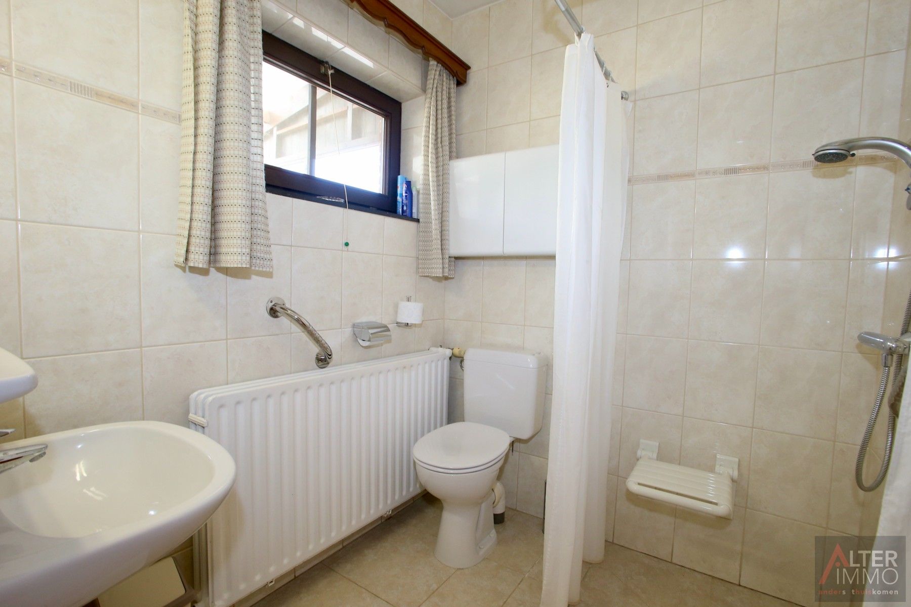 Goed gelegen, degelijk onderhouden woning te Viversel! 3 slaapkamers, 10are en breed perceel van 23m. foto 13