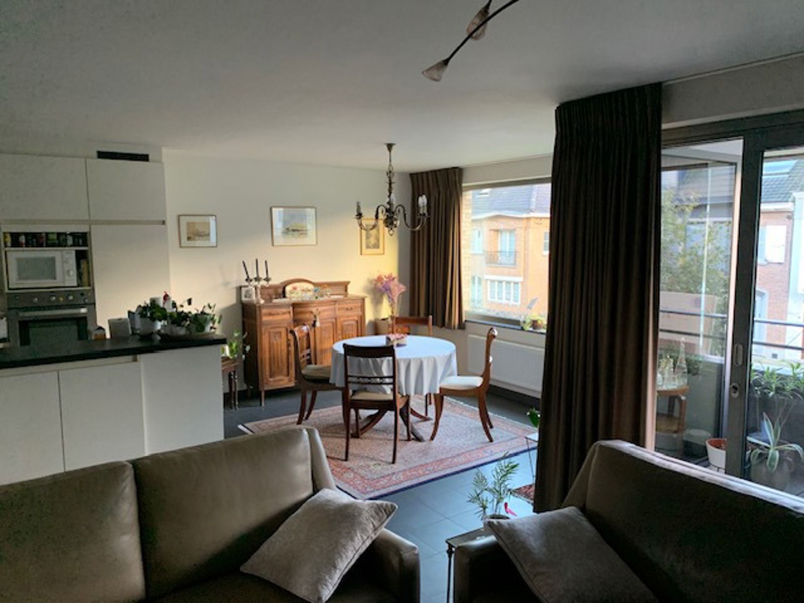 Instapklaar ruim en goed gelegen 2 slaapkamerappartement foto 17