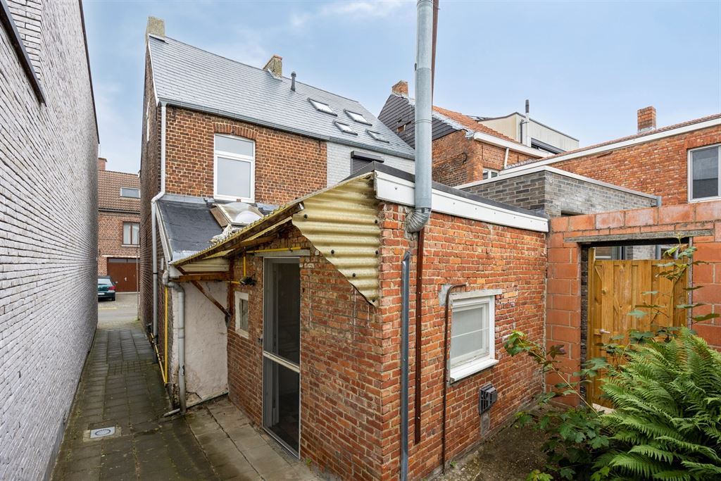 Halfopen woning met potentieel  foto 16
