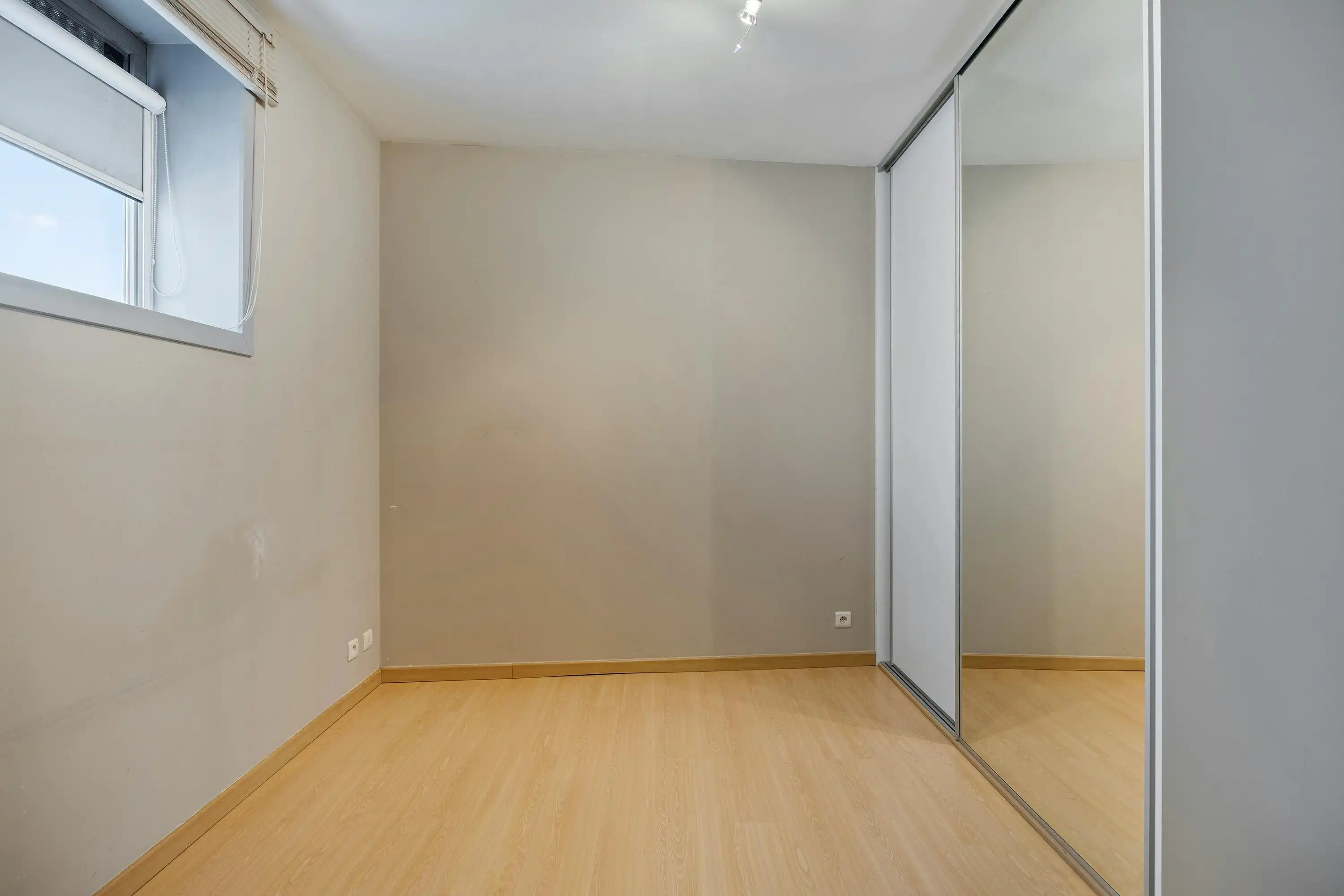 Instapklaar gelijkvloers appartement met gemeenschappelijke tuin en fietsenberging in hartje Kapellen! foto 11