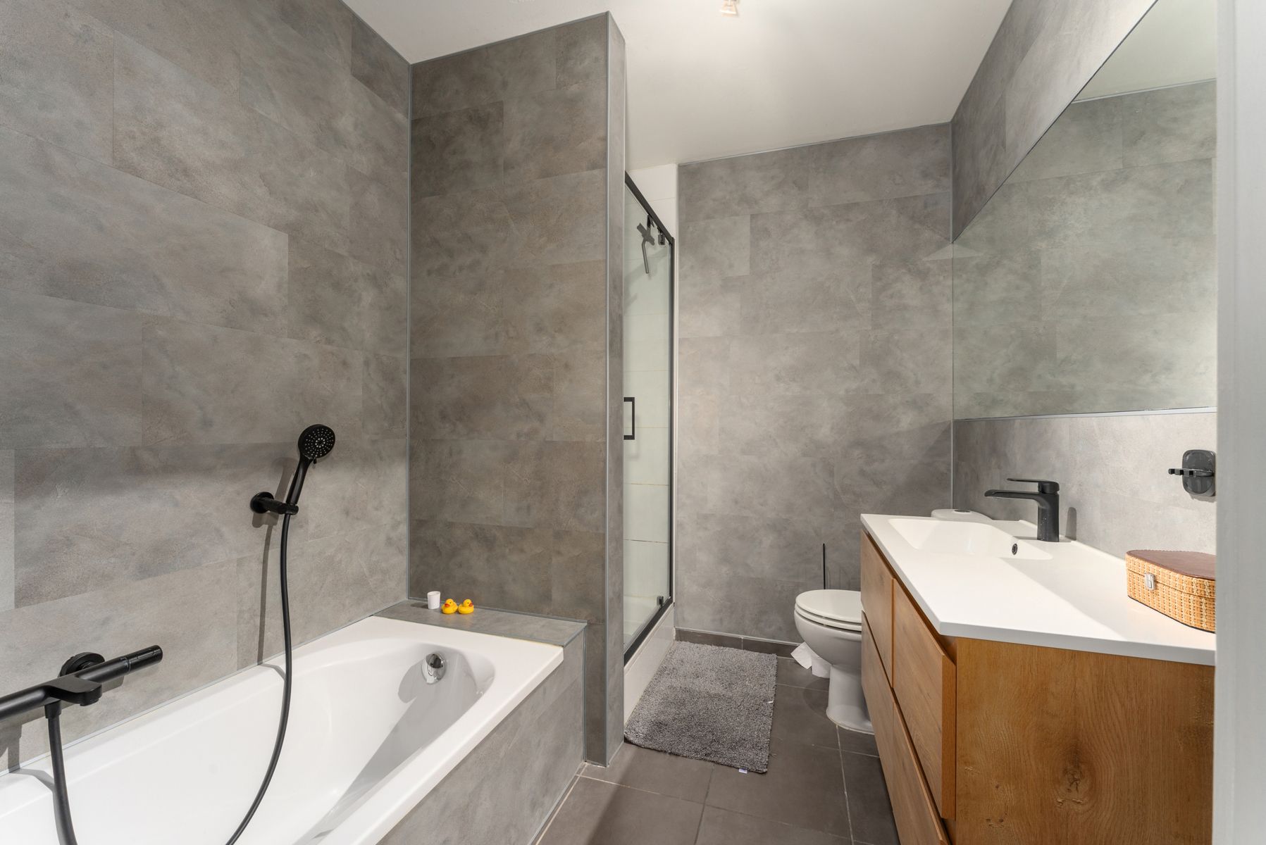 Instapklare woning  met 4 slpk, garage en stadstuin foto 12