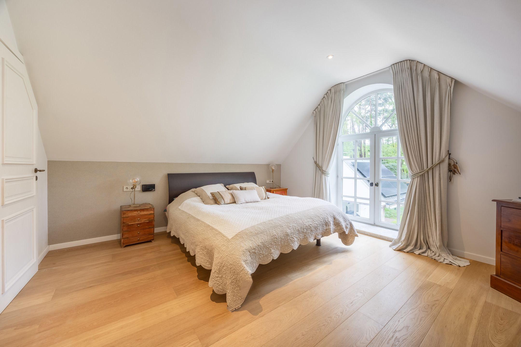 Stijlvolle villa met prachtige tuin op royaal perceel foto 32