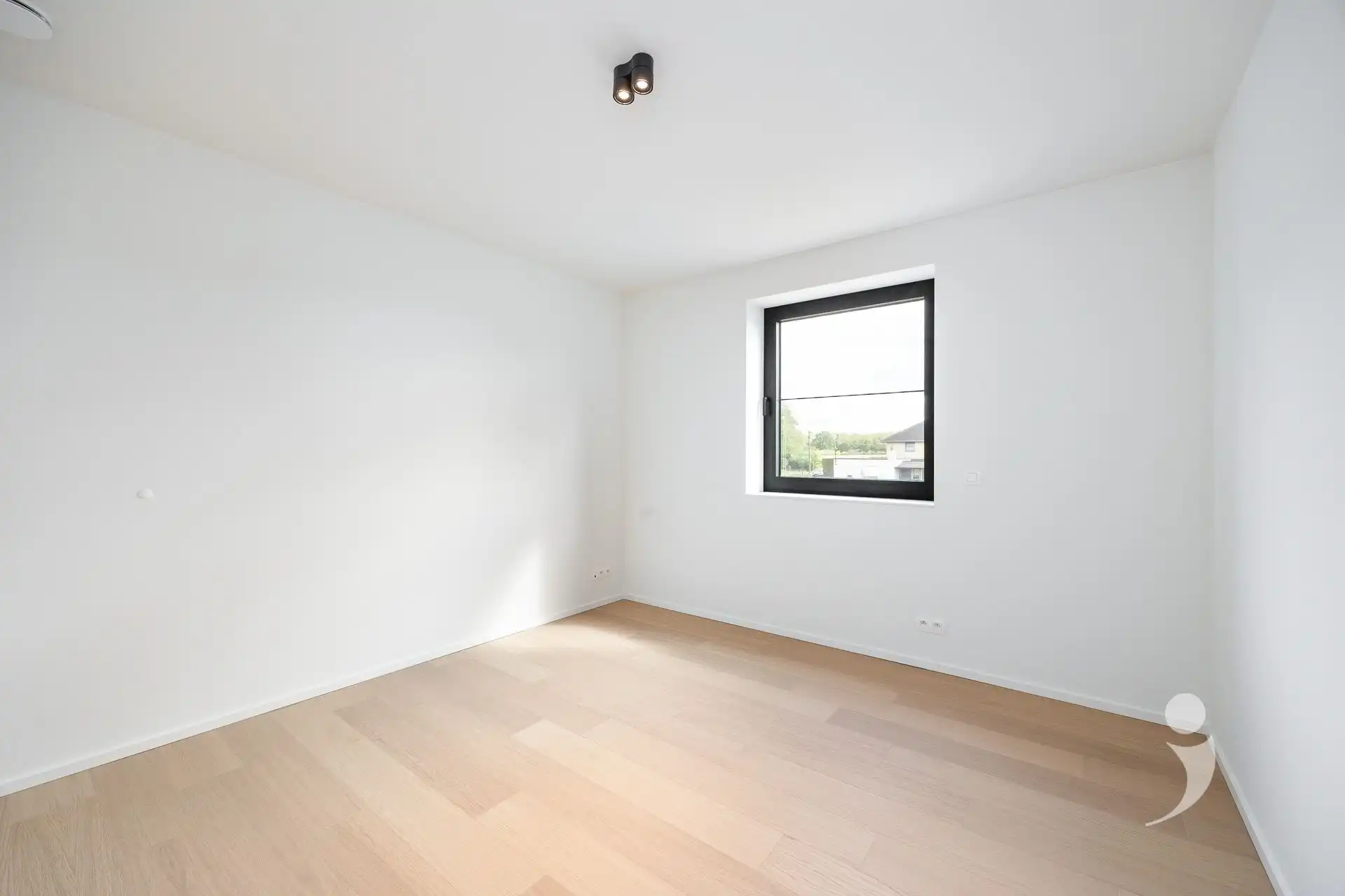 Nieuwbouwwoning met 4 slaapkamers en twee badkamers! foto 23