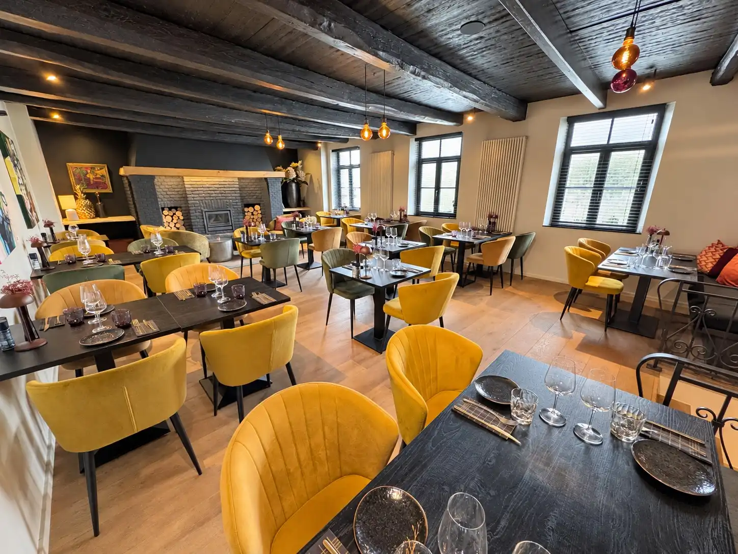 De Witte Doorn – instapklaar restaurant met woonst, sfeervolle tuin en polderzicht in Vlissegem. foto 2