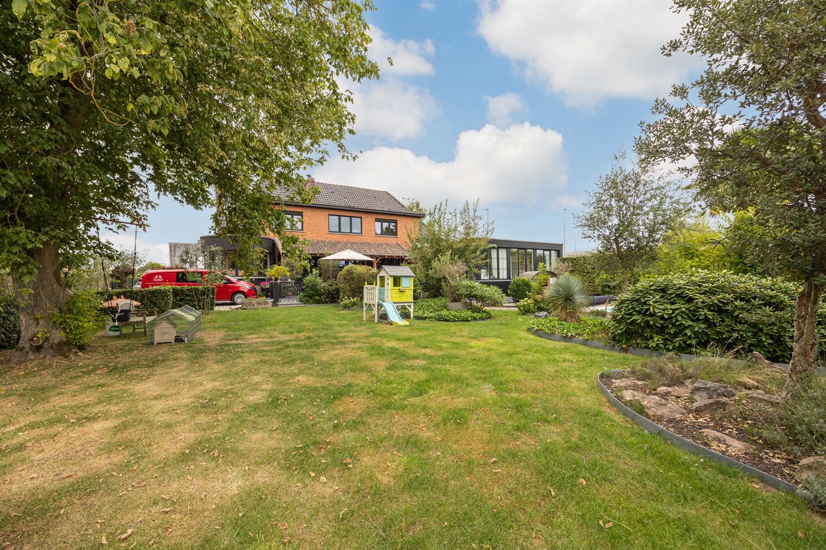 Een luxueus ingerichte woning met 7 slaapkamers en zwembad. foto 38