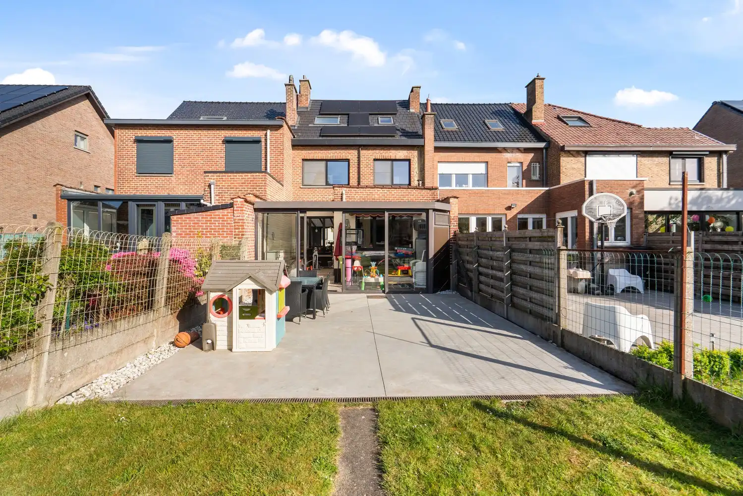 Prachtig gerenoveerde woning met tuin, zonnepanelen en garage in Sint‑Pieters‑Leeuw foto 9