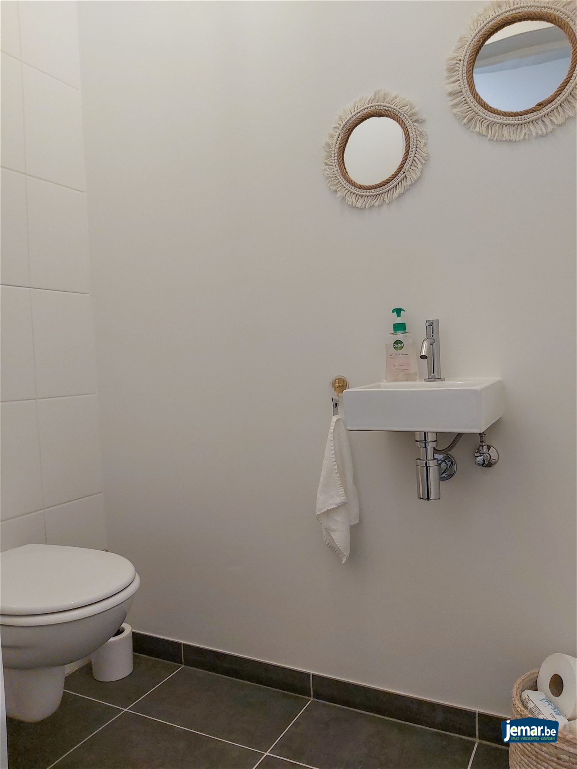 Instapklaar, gelijkvloers en energiezuinig appartement met terras en autostaanplaats in Opgrimbie! foto 11