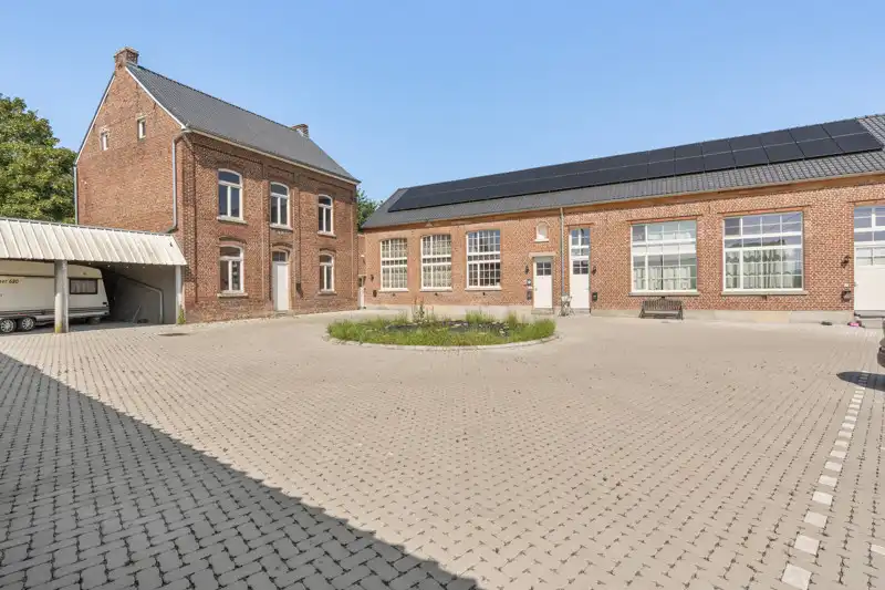 Recente, landelijke woning met 3 slaapkamers, tuin en parking foto 25