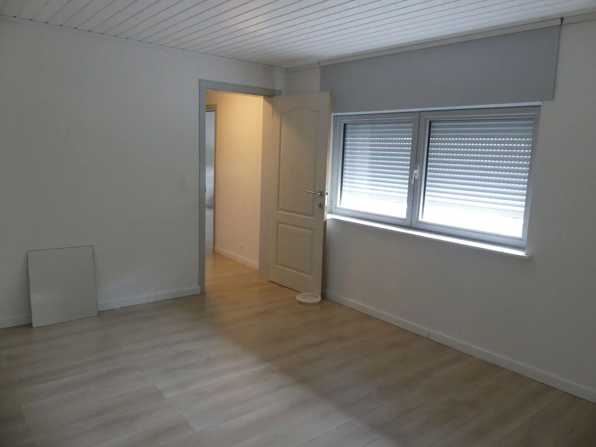 Instapklare gezinswoning met 3 slaapkamers en garage! foto 14