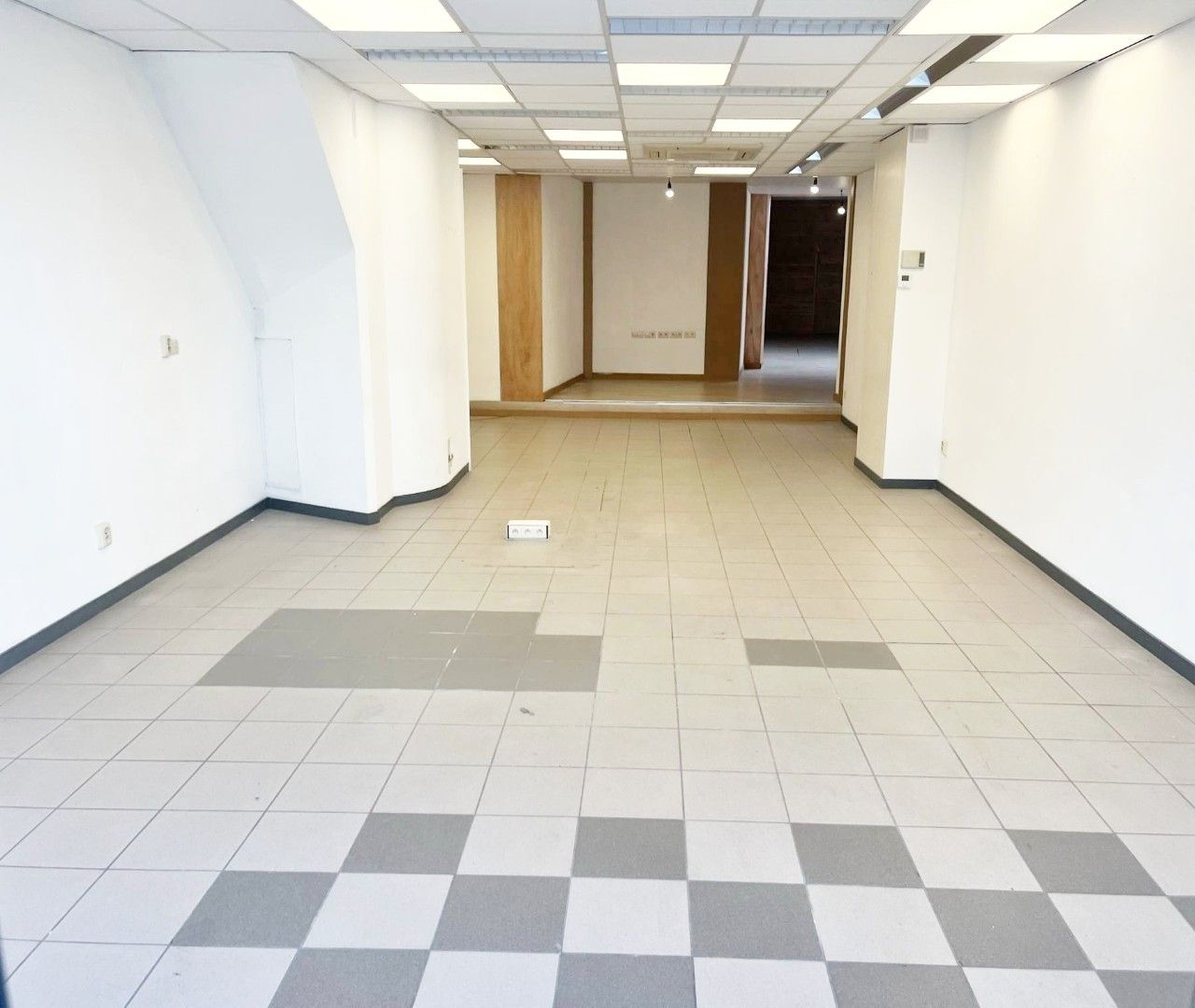 GERENOVEERD COMMERCIEEL PAND OUDENAARDSESTRAAT foto 8