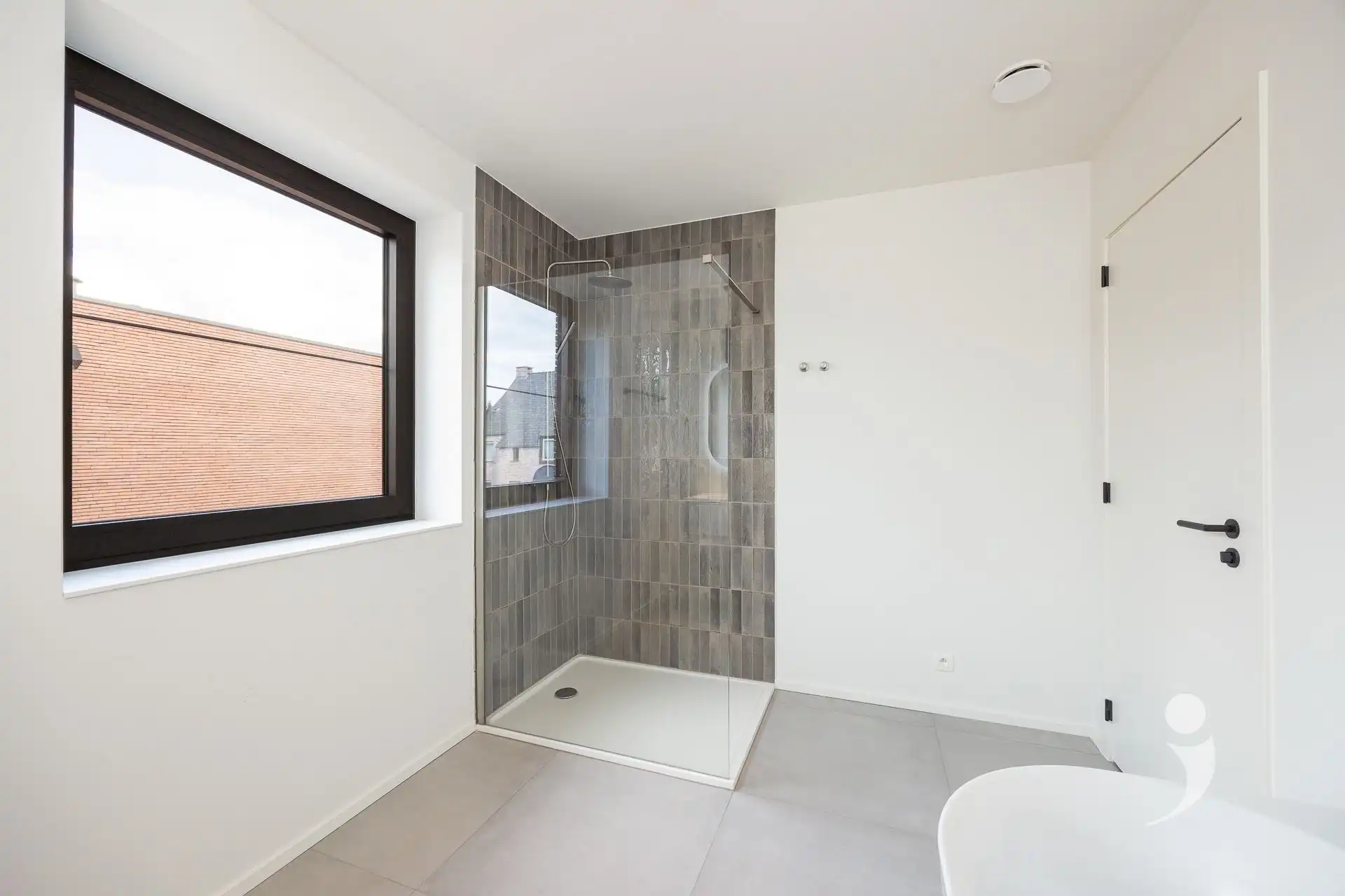 Nieuwbouwwoning met 4 slaapkamers en twee badkamers! foto 22
