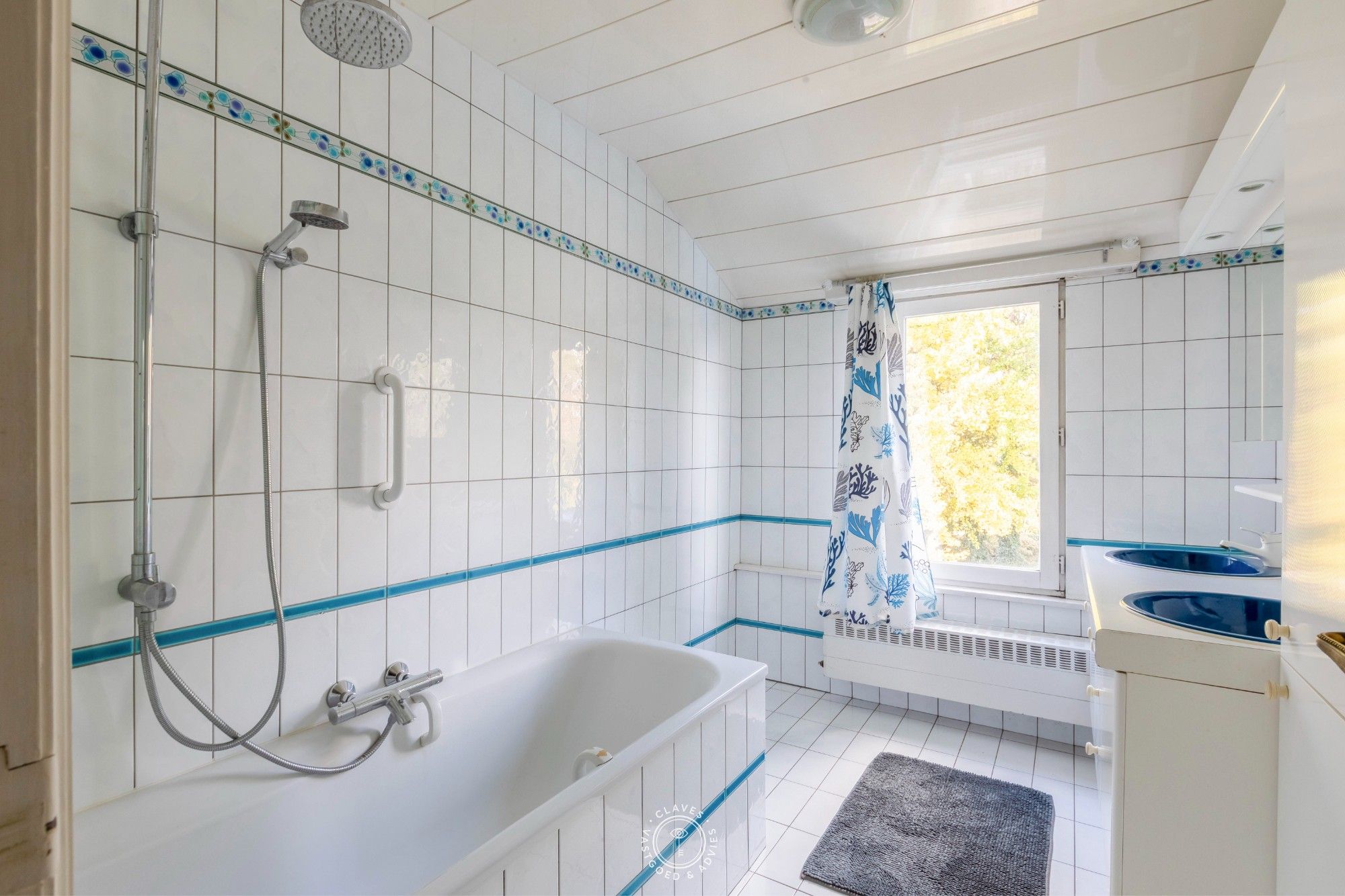 Open bebouwing omgeven door een prachtige tuin foto 14