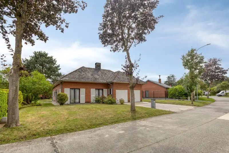 Hoofdfoto van de publicatie: RUIME VRIJSTAANDE WONING MET BIJZONDER VEEL POTENTIEEL OP 832 m²