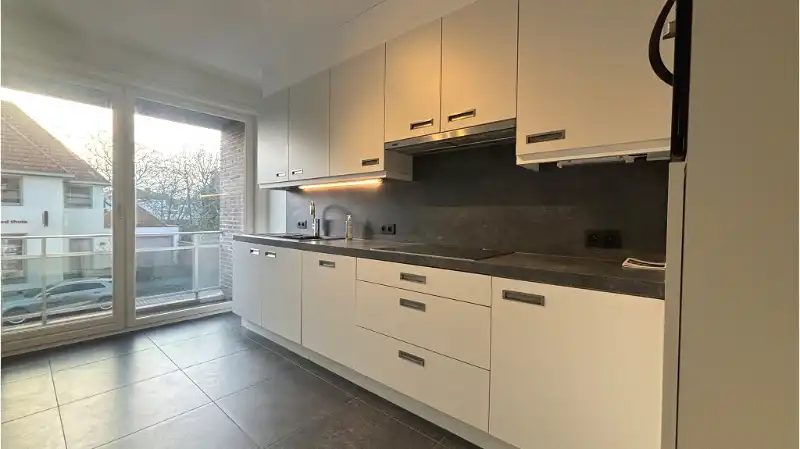 Lichtrijk 2-slaapkamerappartement met 2 Terrassen te huur in Kristus-Koning Brugge foto 4