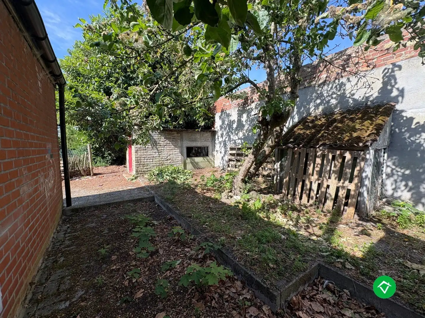 Voormalig handelspand met woonst – totaal te renoveren of te slopen tot projectgrond in centrum Koekelare foto 10