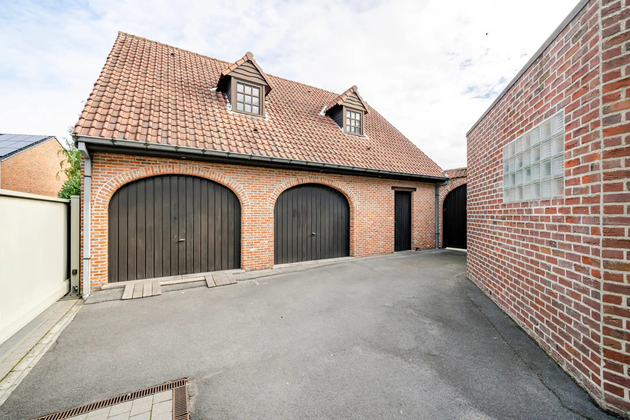 Charmante herenwoning met uitweg achteraan (3 garages).  foto 25