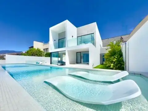 Heiligdom aan zee met infinity pool en panoramisch uitzicht – Santa Cruz de Tenerife foto {{pictureIndex}}