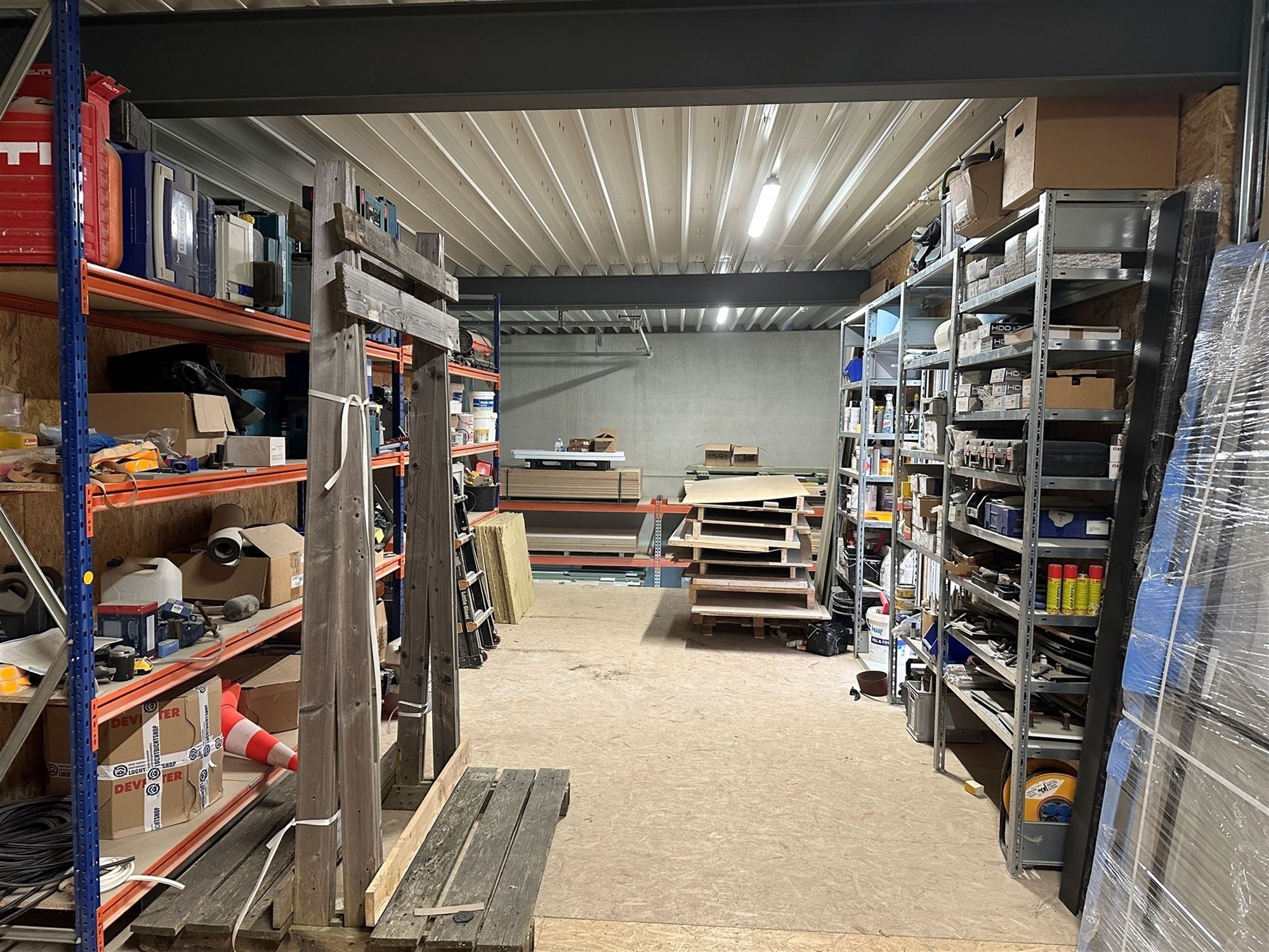 KMO-unit met kantoorruimte en toonzaal foto 22