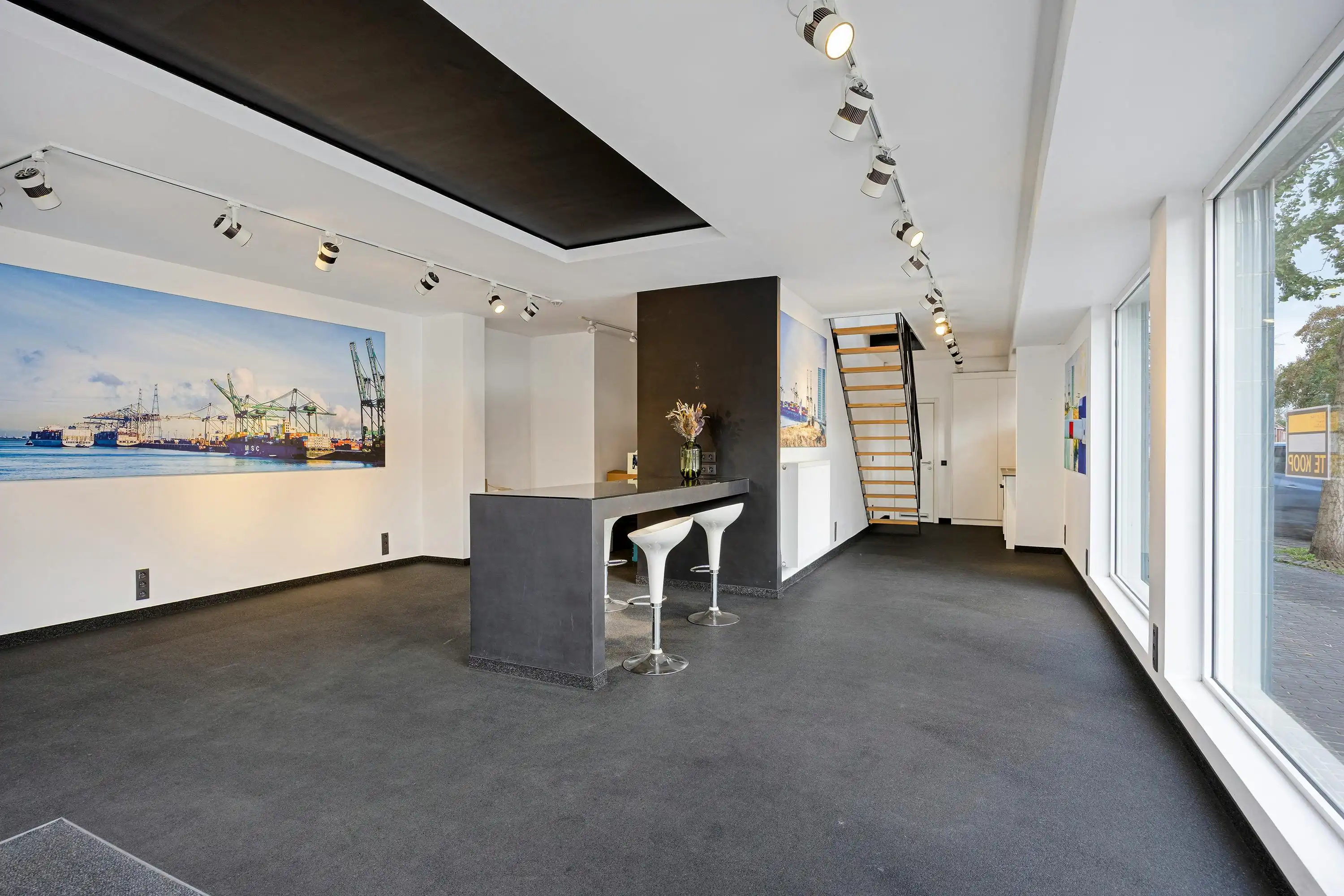 Veelzijdig eigendom met ruime woning, handelspand en magazijn foto 28